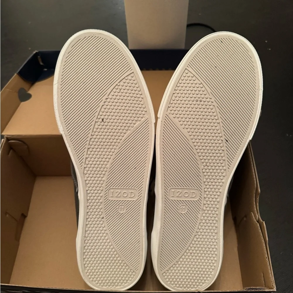 NEW IZOD Men's Charcoal Gray Sneakers